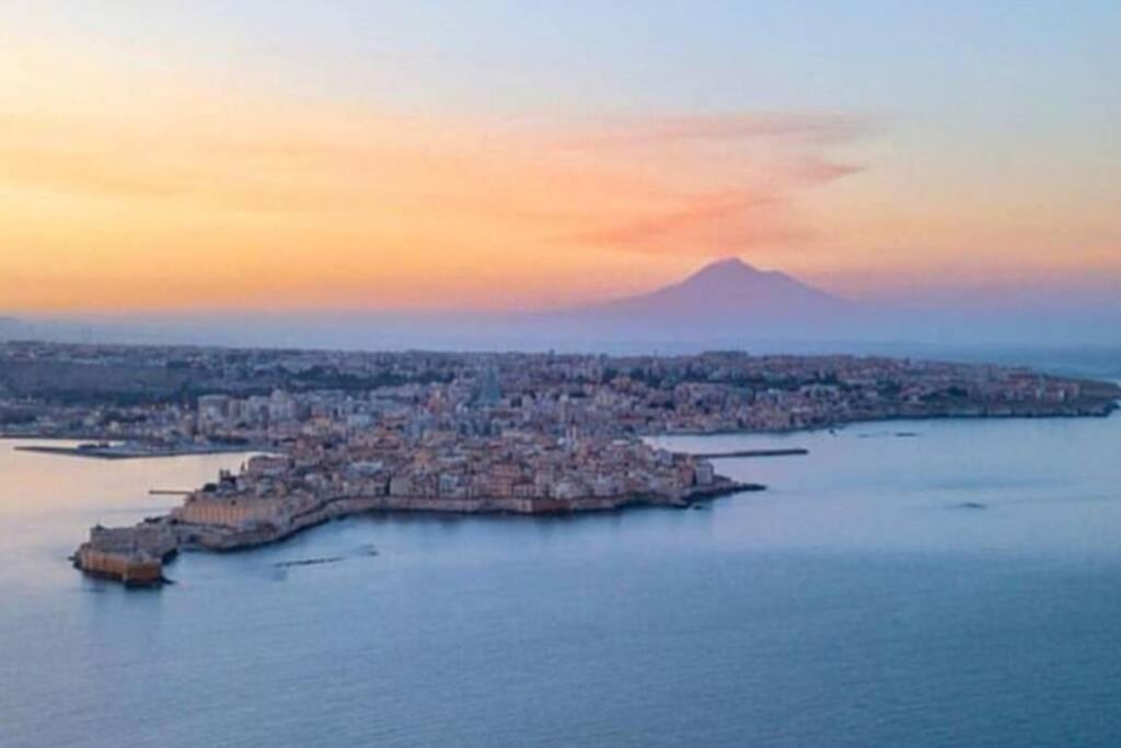 Sea-View Terrace & Bikes Moon Ortigia Holiday Home Syracuse Ngoại thất bức ảnh